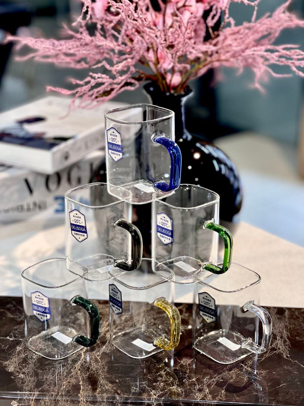 فنجان پیرکس مربعی دسته رنگی محصول وارداتی Deli Glass