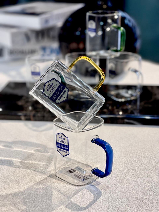 فنجان پیرکس مربعی دسته رنگی محصول وارداتی Deli Glass