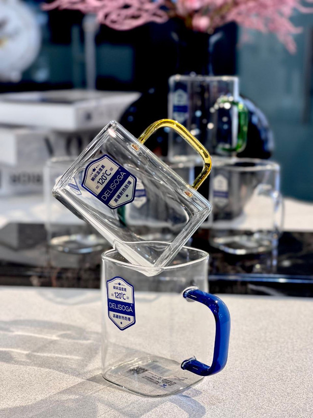 فنجان پیرکس مربعی دسته رنگی محصول وارداتی Deli Glass