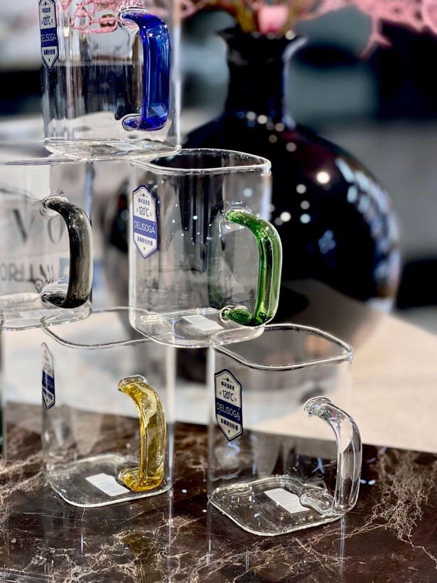 فنجان پیرکس مربعی دسته رنگی محصول وارداتی Deli Glass