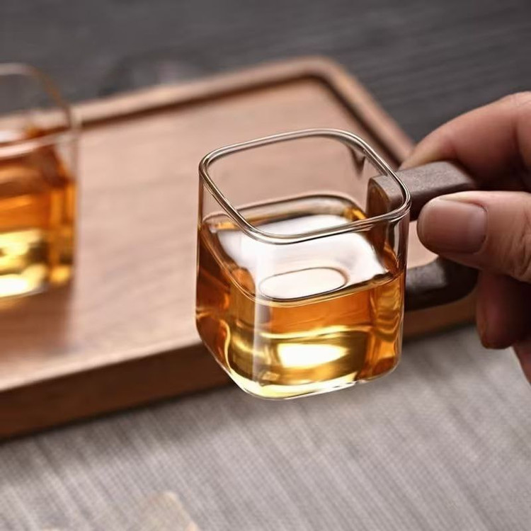 فنجان پیرکس مربعی دسته چوبی